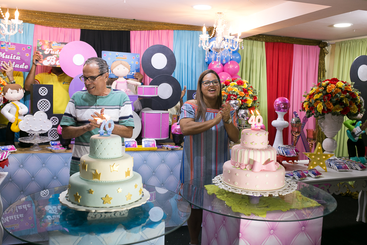 Bolo decorado tema anos 80 na Art Kids casa de festas-RJ