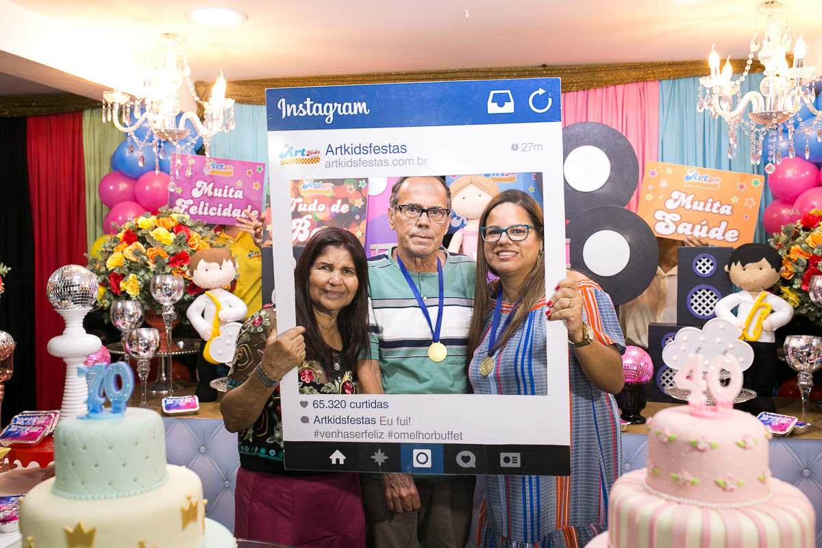 Fotografia de família  em festa de 70 a nos na casa de festa s kids club 