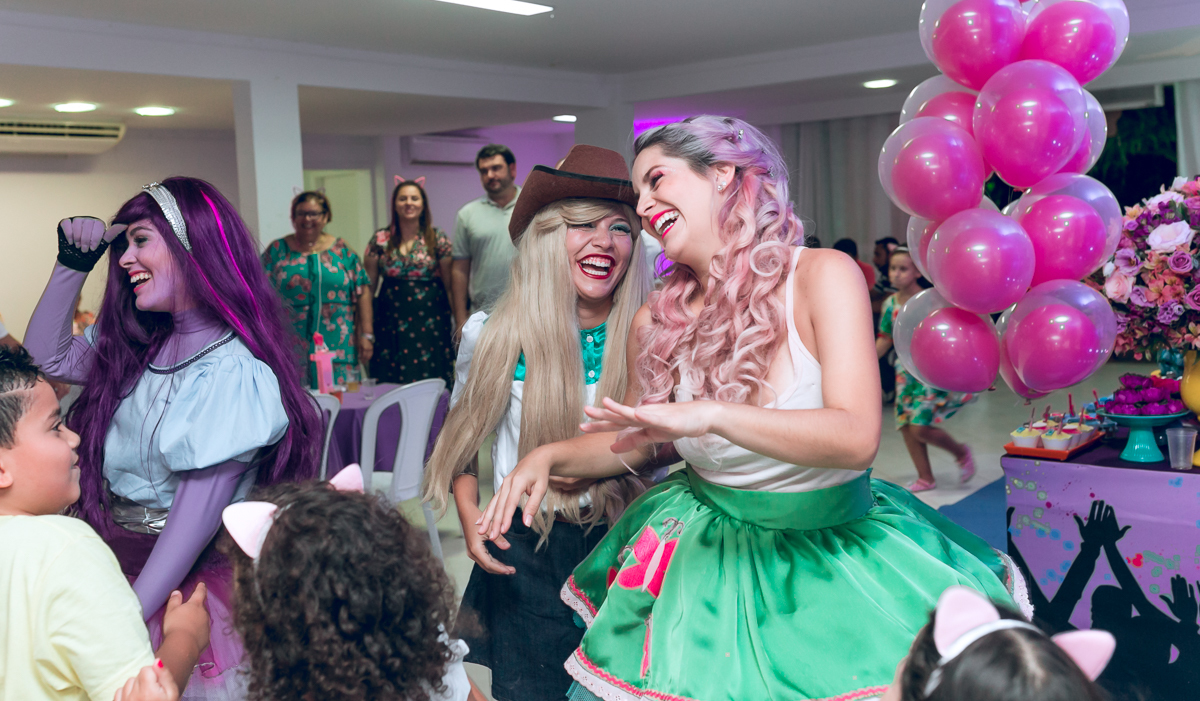 Persoagens vivos Lia Freitas em festa no Condomínio Residenciais do Sol