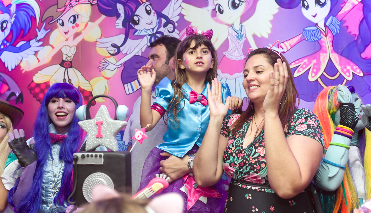 Hora do Parabéns em mesa Equestria Girls   