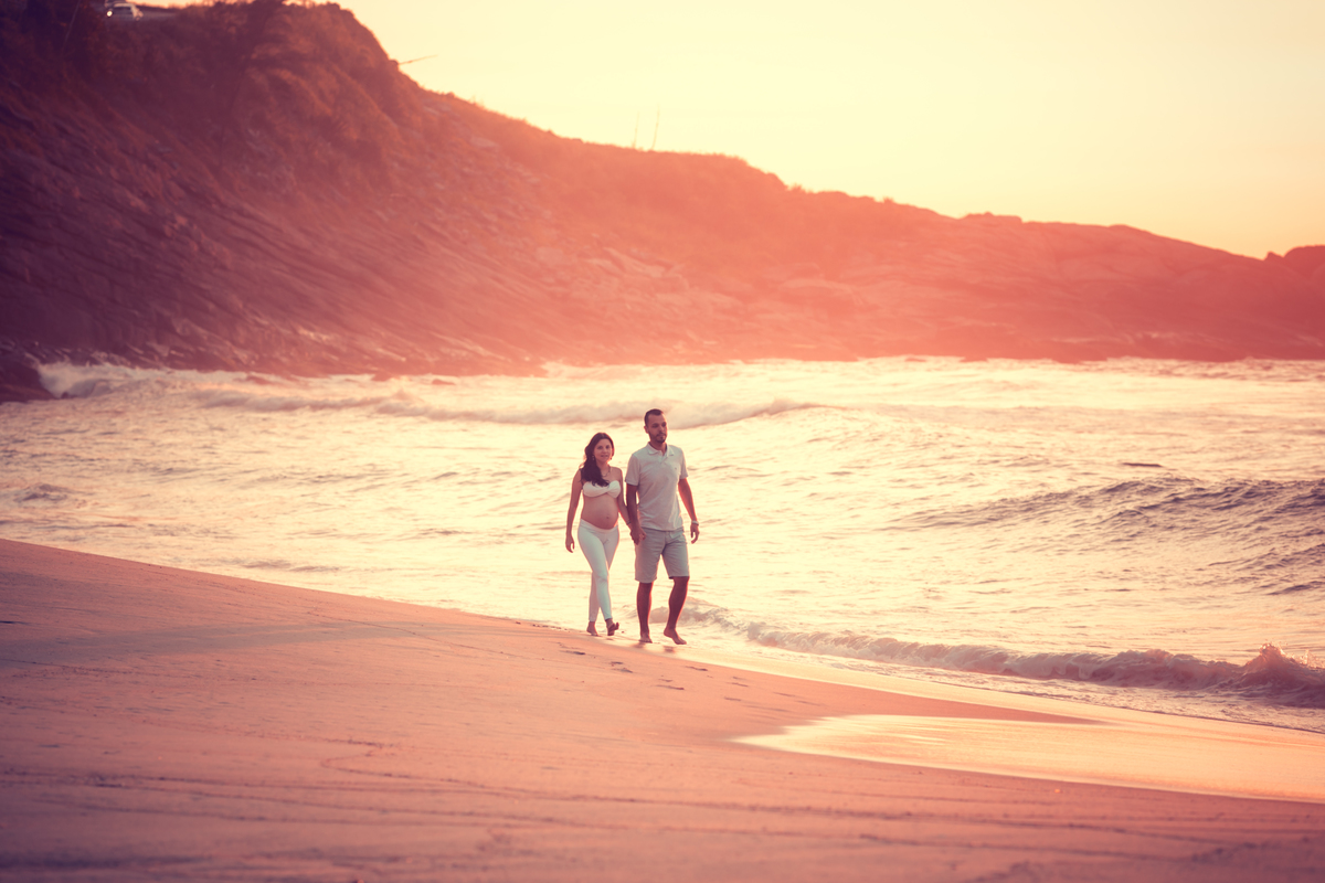 Ensaio gestacional junto com esposo na prainha RJ