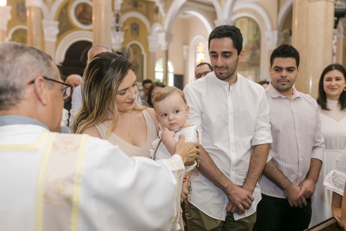 Hora da unção em Batizado o na Paróquia São Paulo Apostolo  Rj