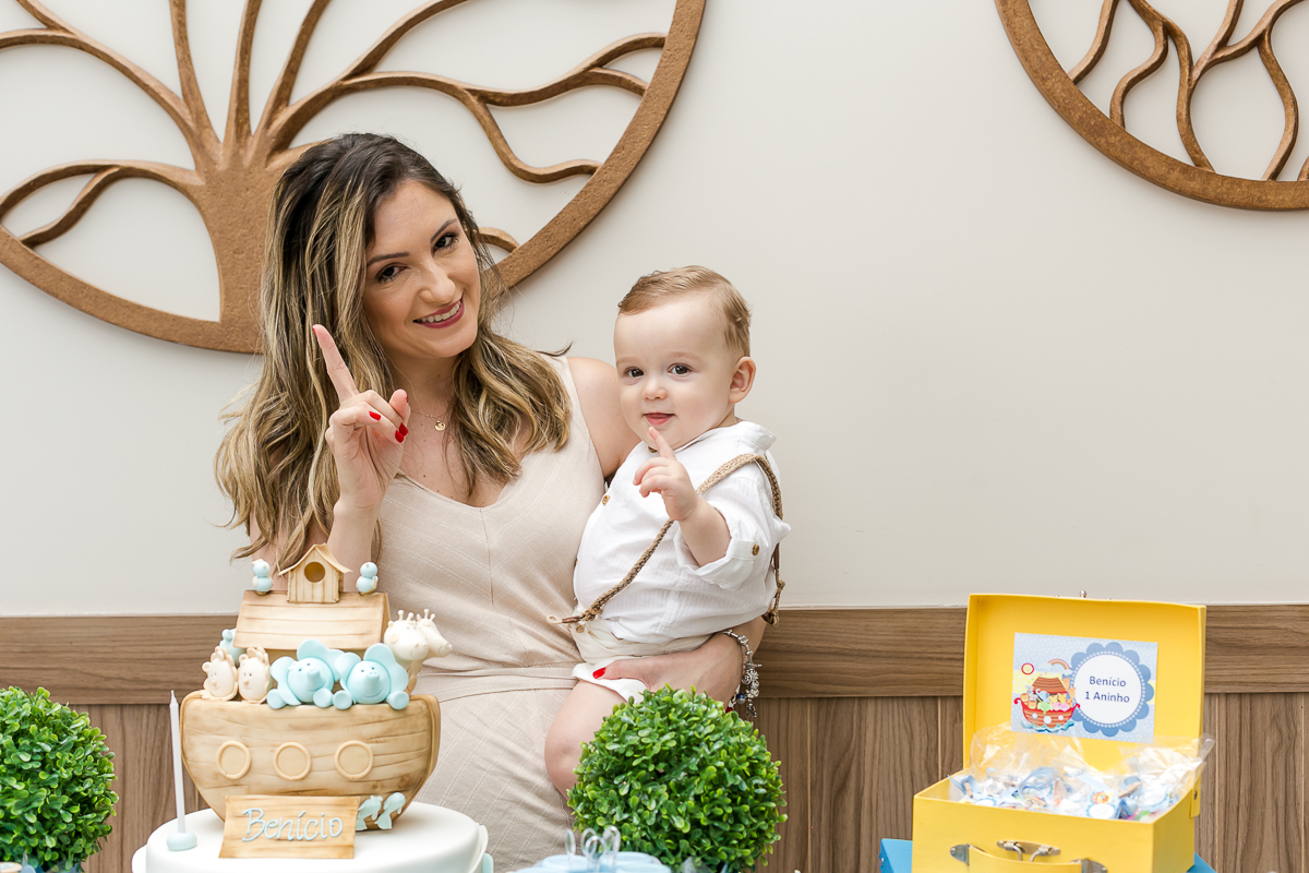 Bolo decorado Arca de Noé em mesa no Othon Palace