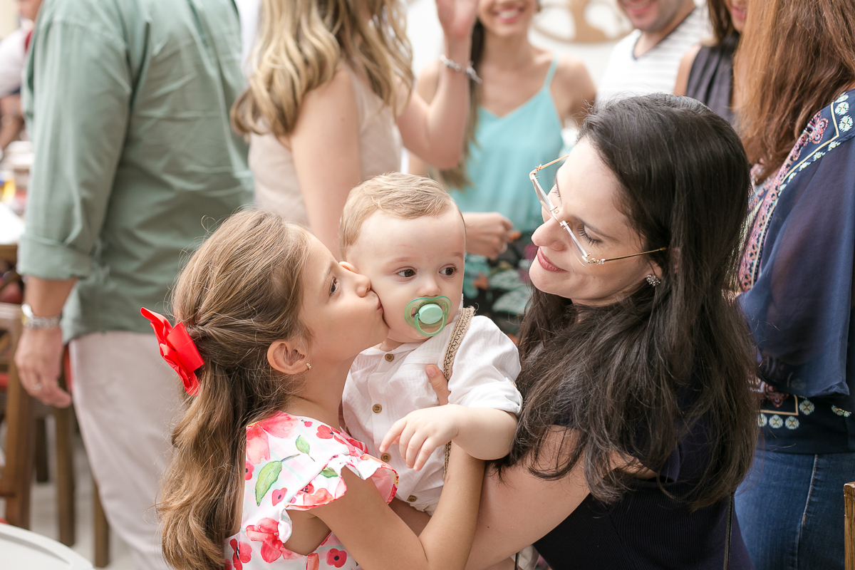 Beijinho no Rosto Benício em seu aniversario no Othon Palace
