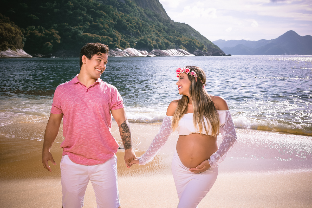 Ensaio de gravida na praia vermelha com saio sereia
