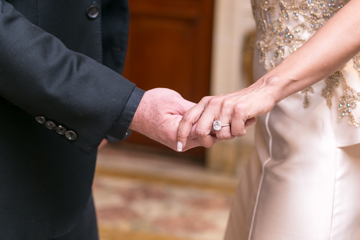 Noivos e suas alianças em casa julieta de Serpa 