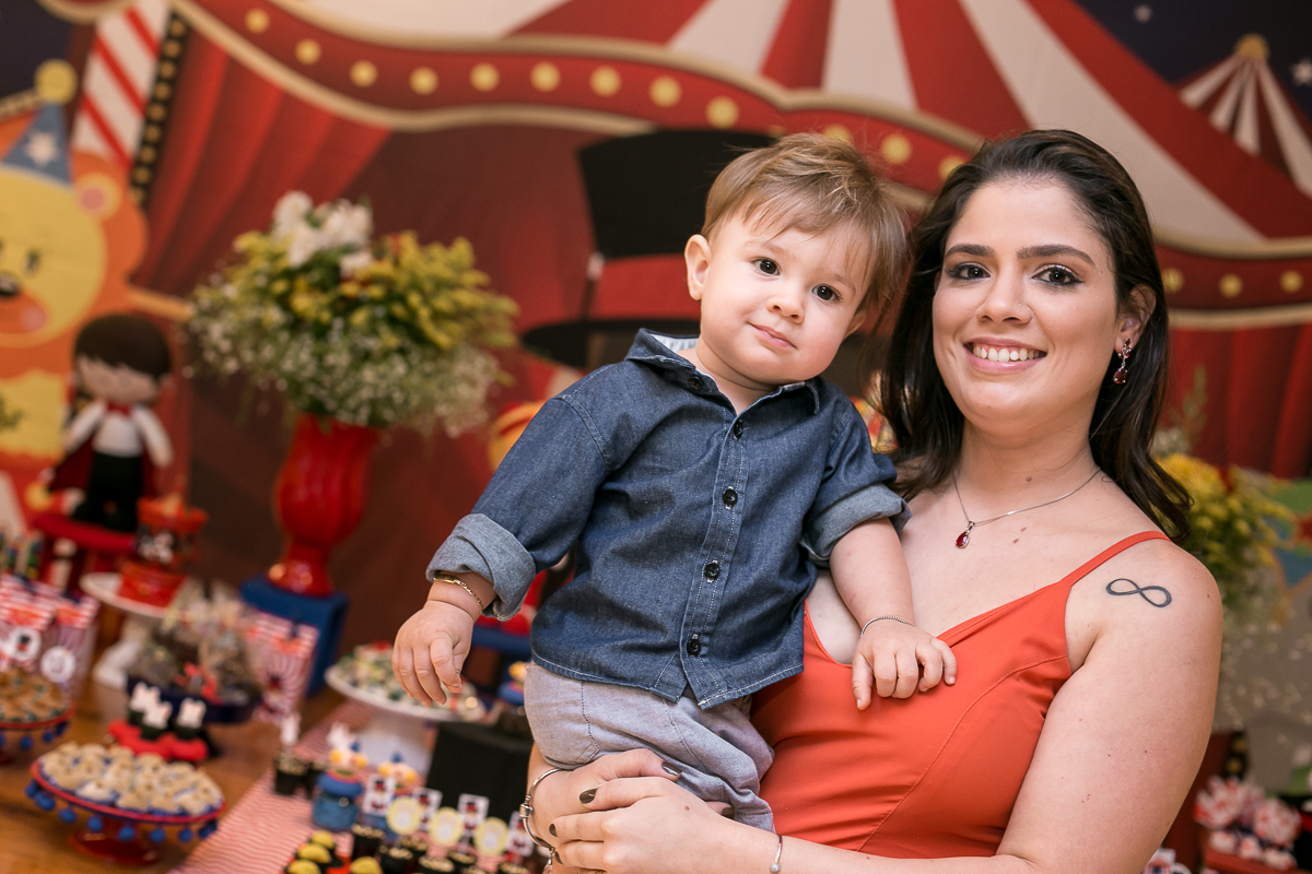 Fotografia de família em  festa infantil tema circo