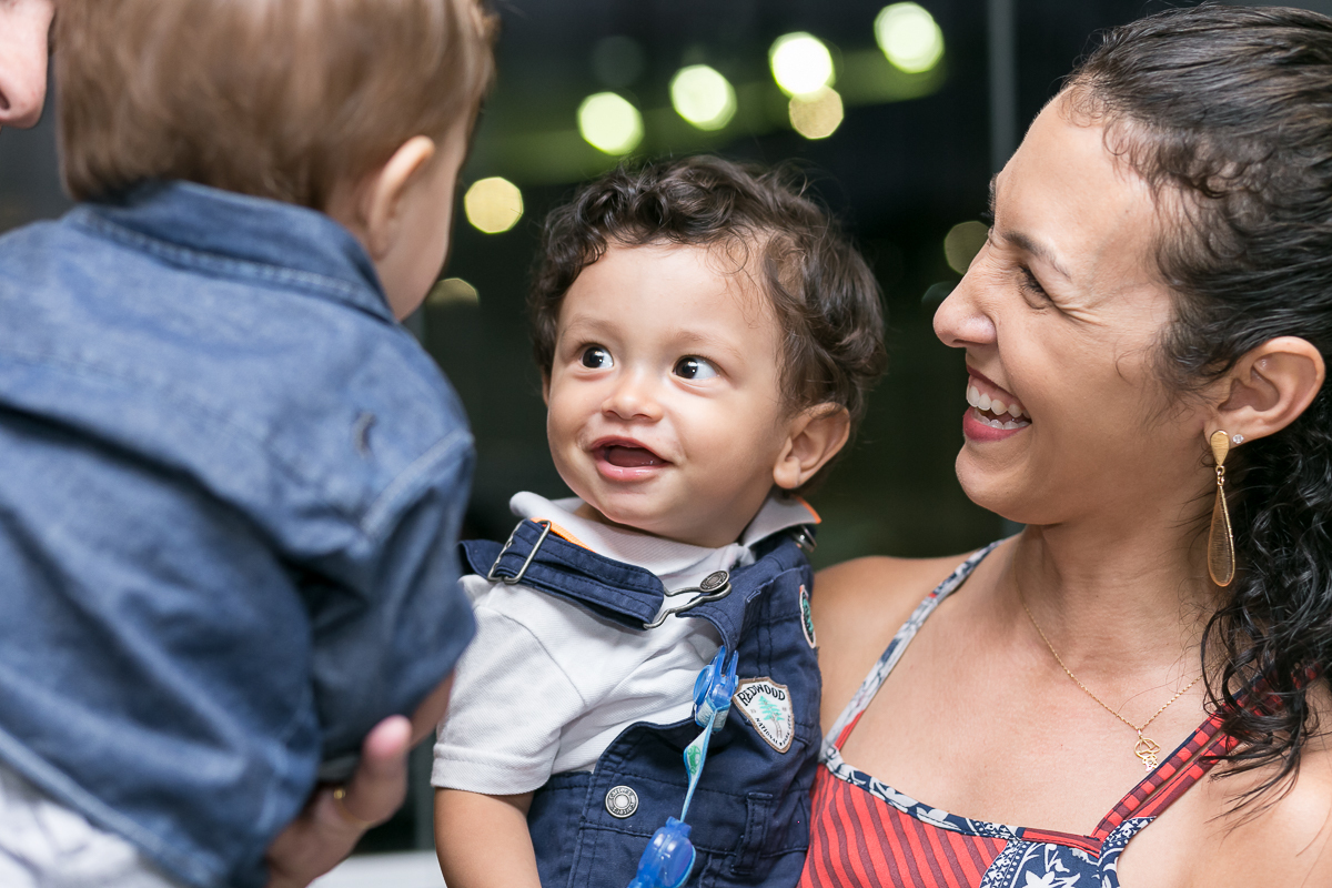 Crianças em festa temática circo no condomínio Origami