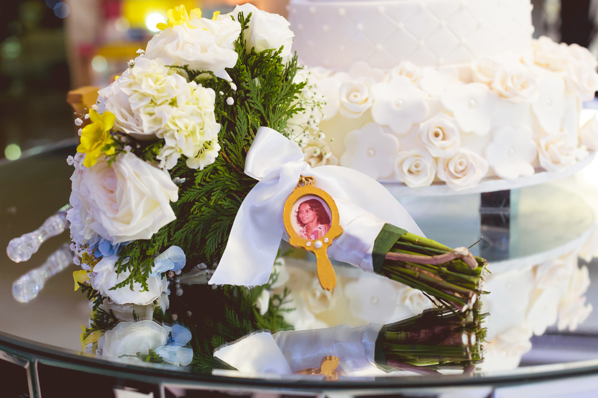 Buquê de flores brancas em Casa de Festas Jardim do Casarão RJ