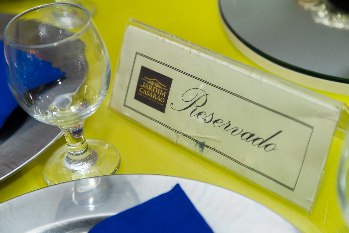 Mesa em reservado em casamento na Casa de Festas Jardim do Casarão

