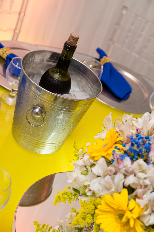 Balde com Vinho em mesa no Jardim do Casarão Casa de Festa-RJ