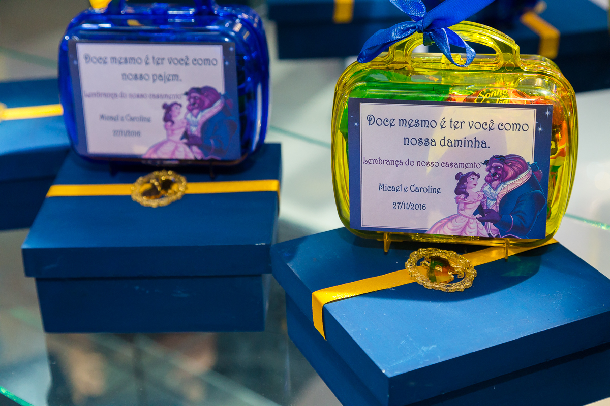 Maletinhas como Lembranças para Daminha e Pajem em Salão de Festas Jardim do Casarão RJ