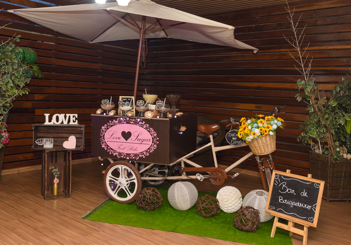 Food Bike de brigadeiro em Casa de festas Jardim do Casarão