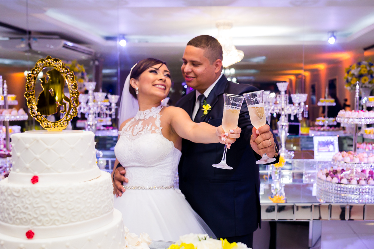 Bolo de Casamento 3 andares com top a laser na  Casa de