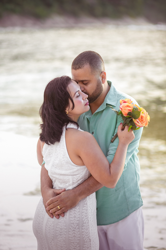 Que momento lindo… aquele ensaio romântico super fofo que os noivos fazem antes do casamento feita na Urca-RJ