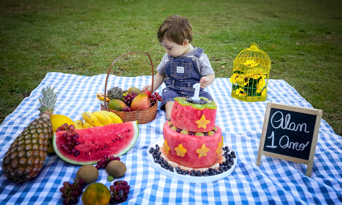 Ensaio infantil temático Smash the Fruit realizado na Logoa Rodrigo de Freitas-RJ