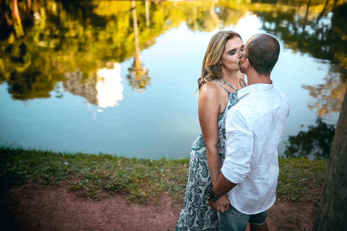 Ensaio de Casal em frente ao Lago no CAmpo de São Bento-Niterói
