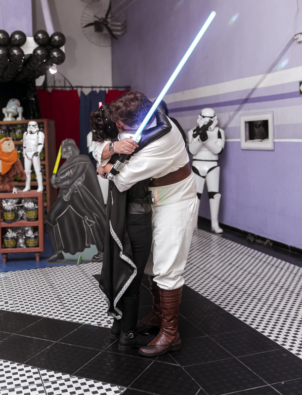Pai e Filha vestidos temática Star Wars em casa de festas Karetas de bangu