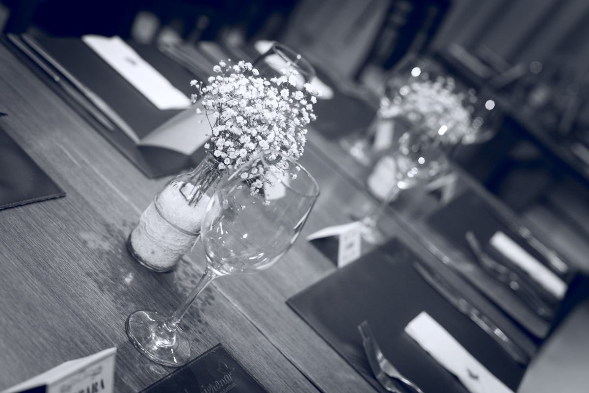 Detalhes da  mesa  em jantar de casamento no restaurante  MANJERONA CANTINA & PIZZARIA-RJ