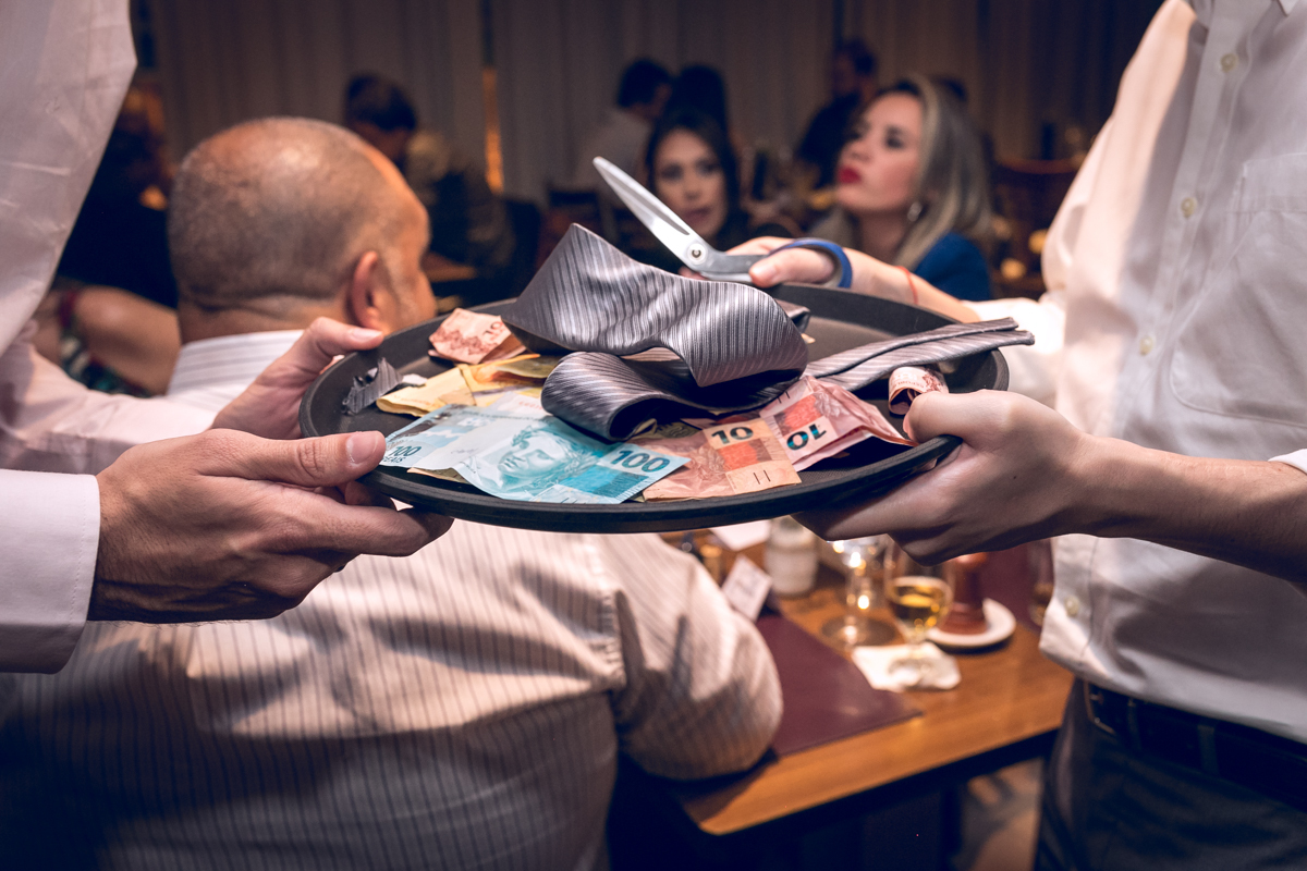 Tradição de casamento corte na gravada em  MANJERONA CANTINA & PIZZARIA-RJ