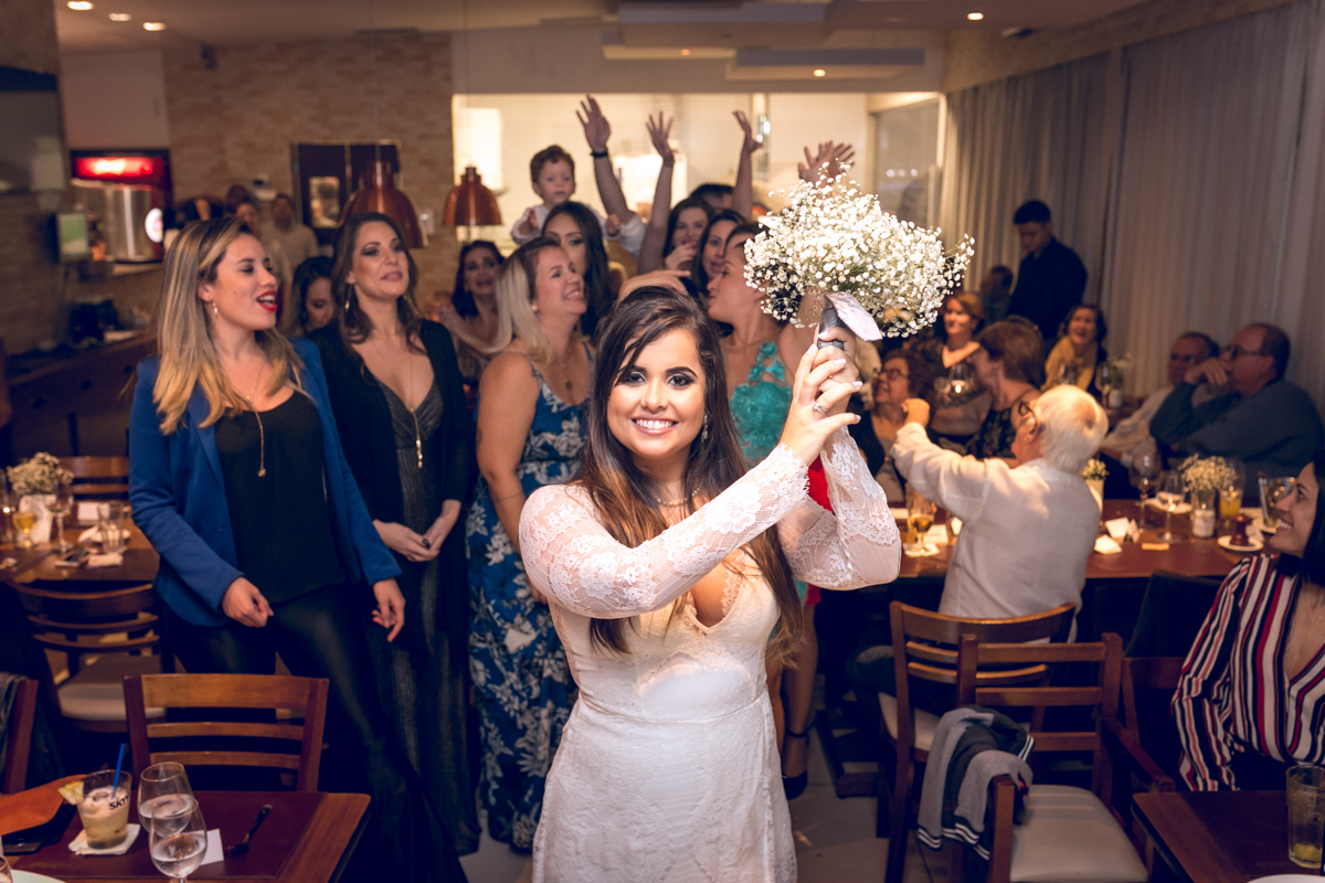 hora de jogar o buquê - Fotografia de Casamento RJ - Fotografia de Casamento Jacarepaguá