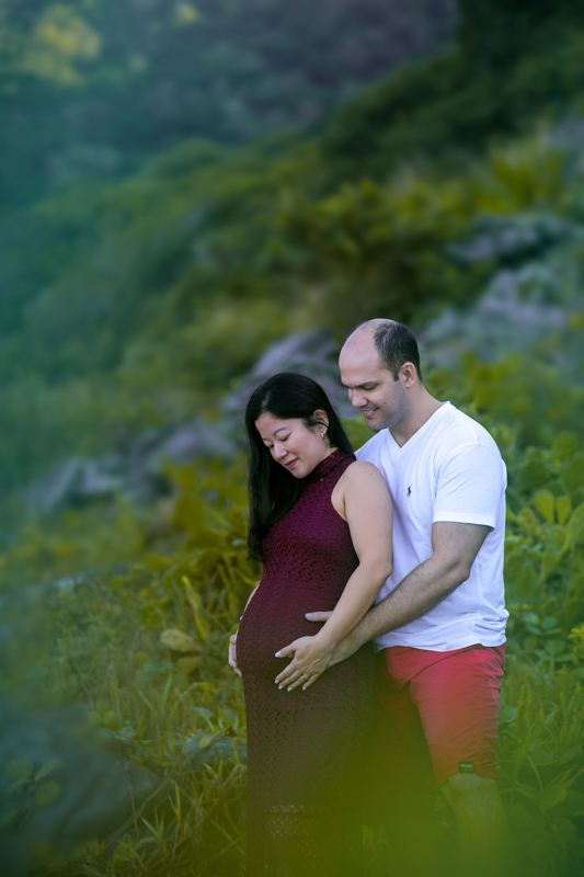 Ensaio de gestante junto com esposa em praia no RJ-Grumari
