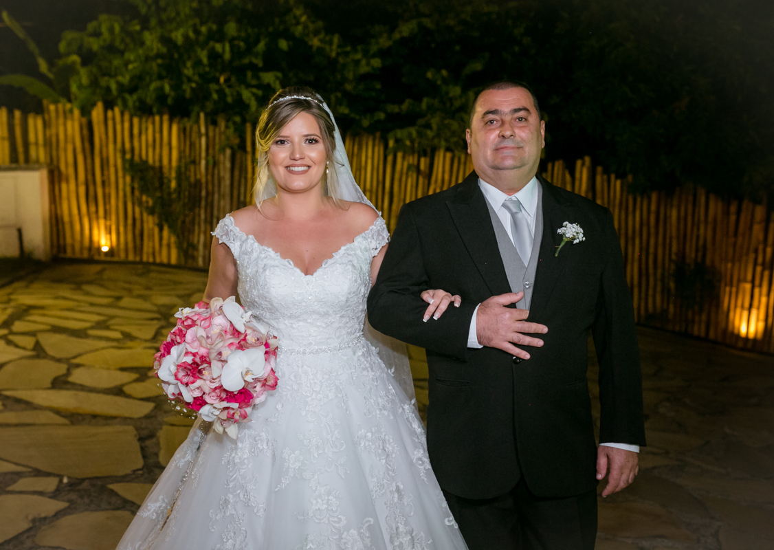 Noiva entrando   em Coliseum eventos-Sulacap