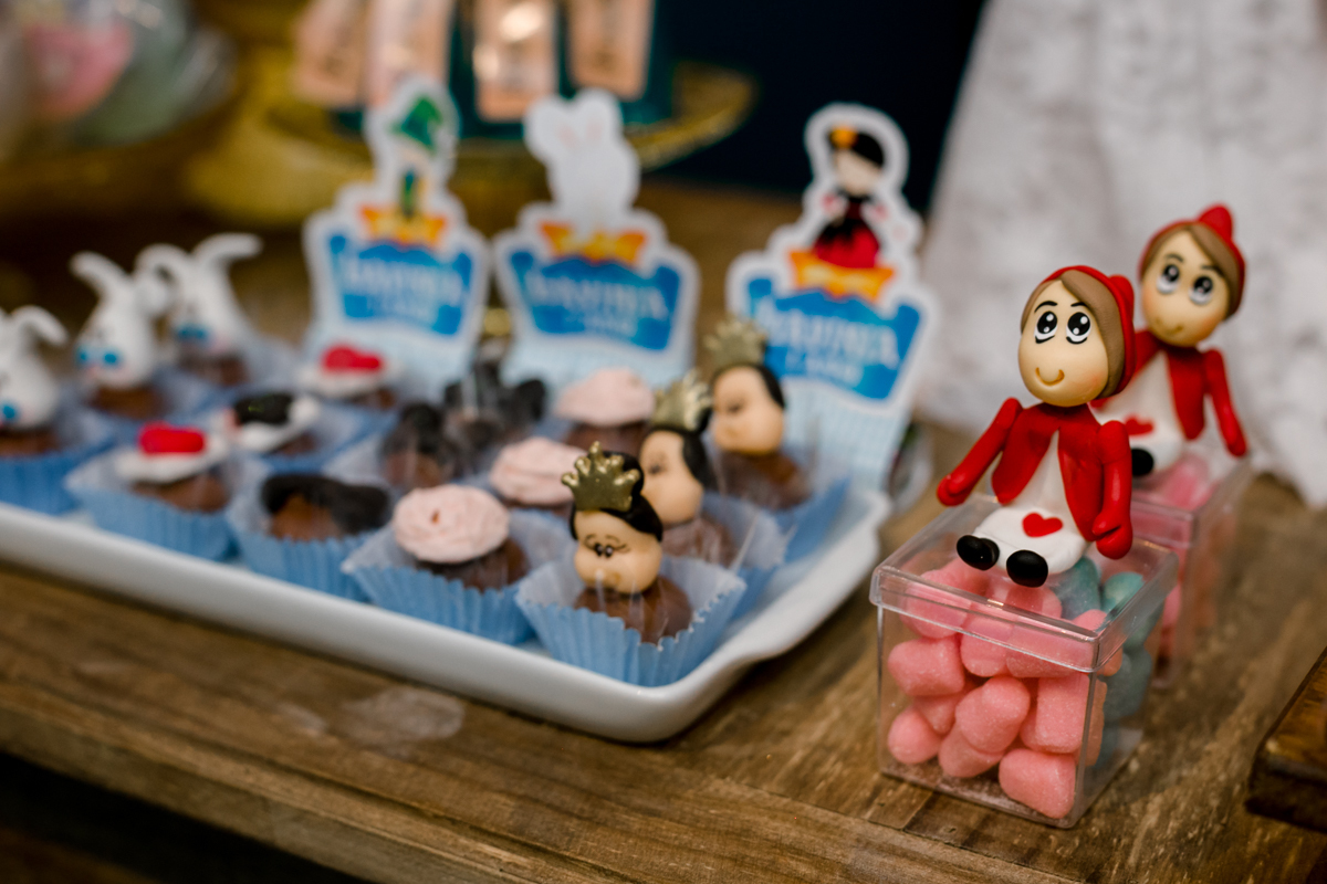 Docinhos decorados Festa Alice no país das maravilhas..