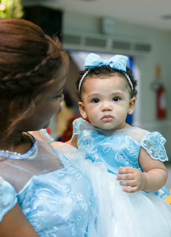 Vestido bordado azul claro infantil para festa de 1 ano Alice no País das Maravilhas