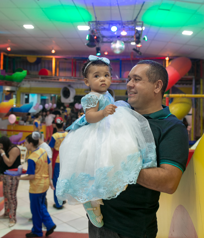 Pai e filha em sua festa no Salão Oba-Taguara
