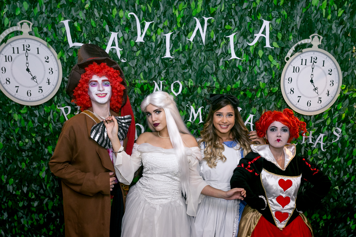 Personagens vivos Alice no País das maravilhas  em casa Oba Festas