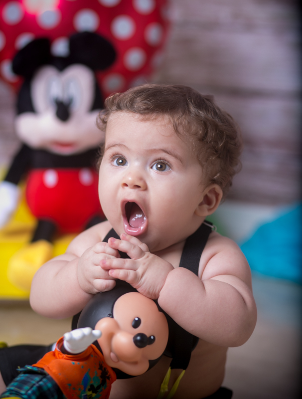 Ensaio infantil em estúdio fofura de Mickey
