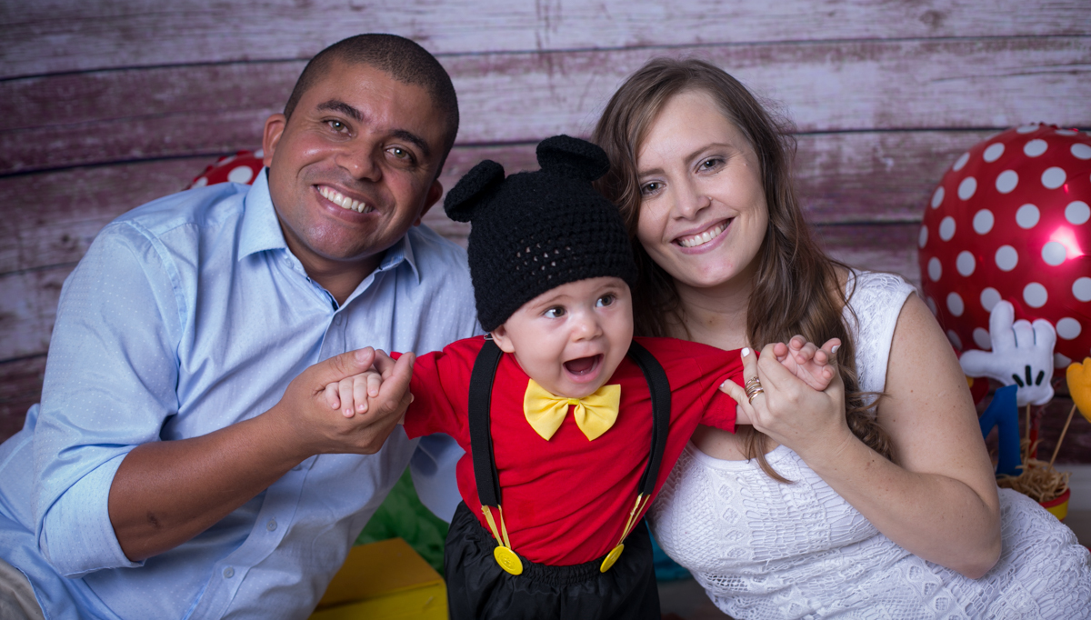 Fotografia de família em ensaio em estúdio temático/RJ