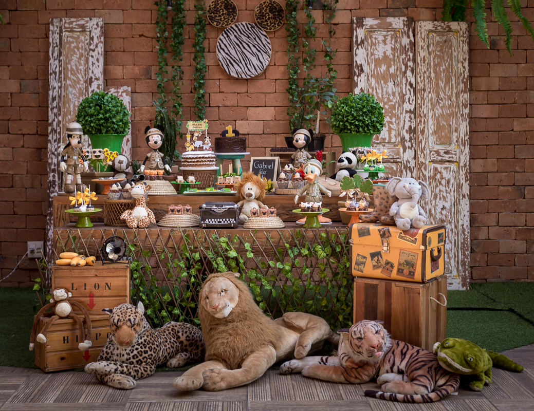 Mesa Decorada Tema Mickey Safári em Espaço Pitanga pitangueira Casa de festa