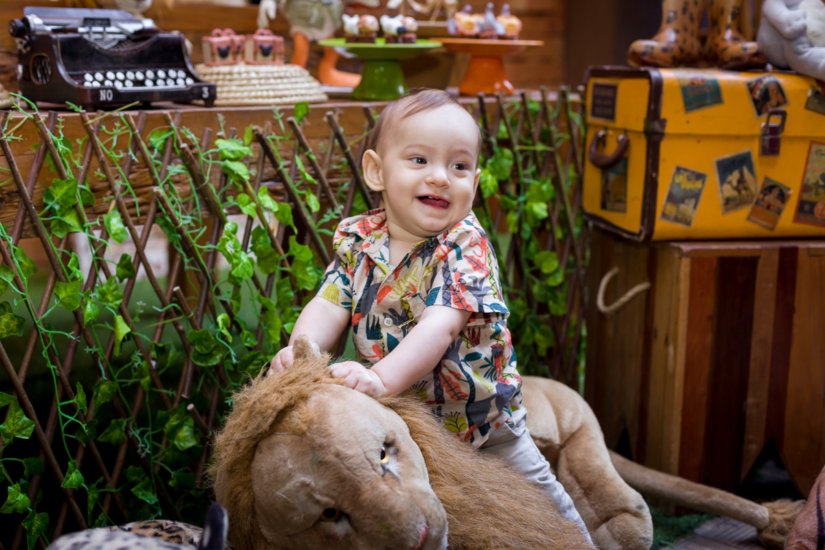 Safari do Gabriel ele sentado em cima do Leão em espaço pitanga pitangueira casa de festa