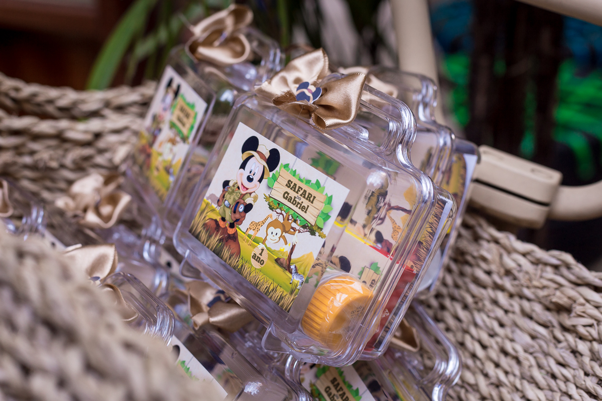 Meletinha com etiqueta tema Safári do Gabriel em aniversário em Espaço Pitanga Pitangueira Casa de festas