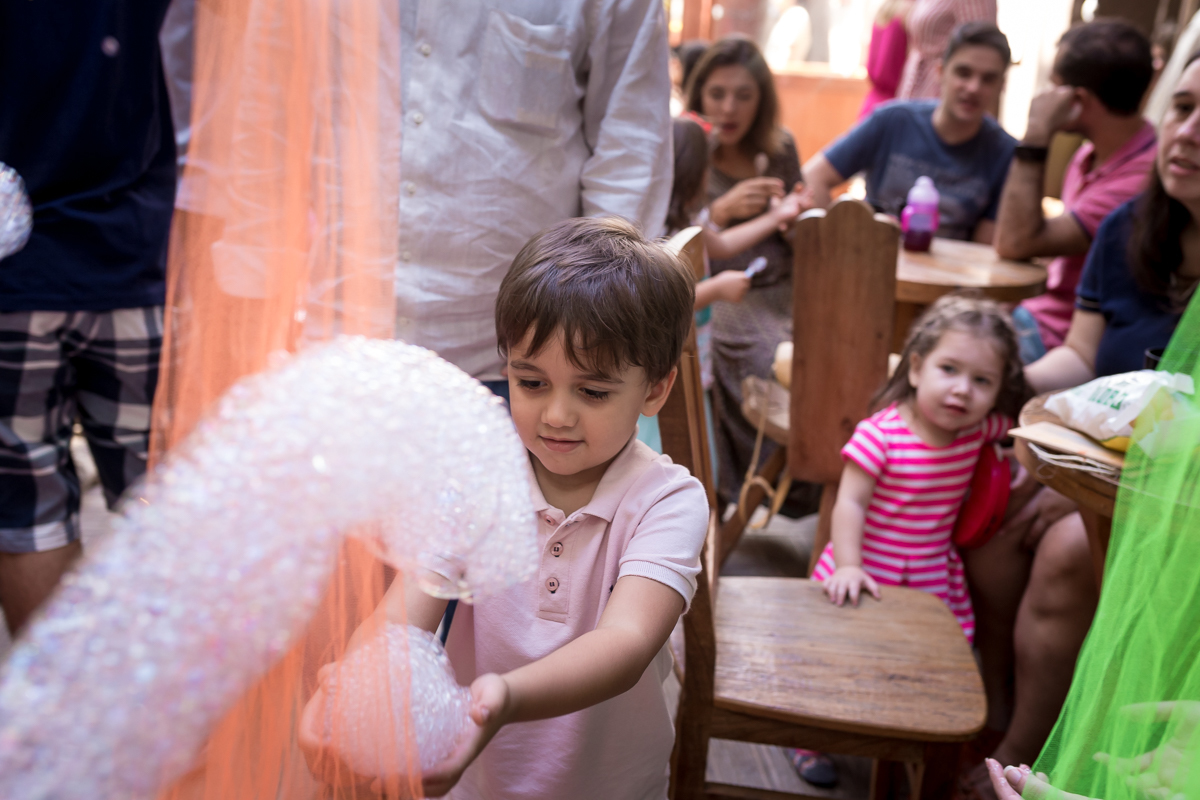 Atividades com bolinhas de sabão em  espaço pitanga pitangueira casa de festas-Rua Paulino Fernandes, 36