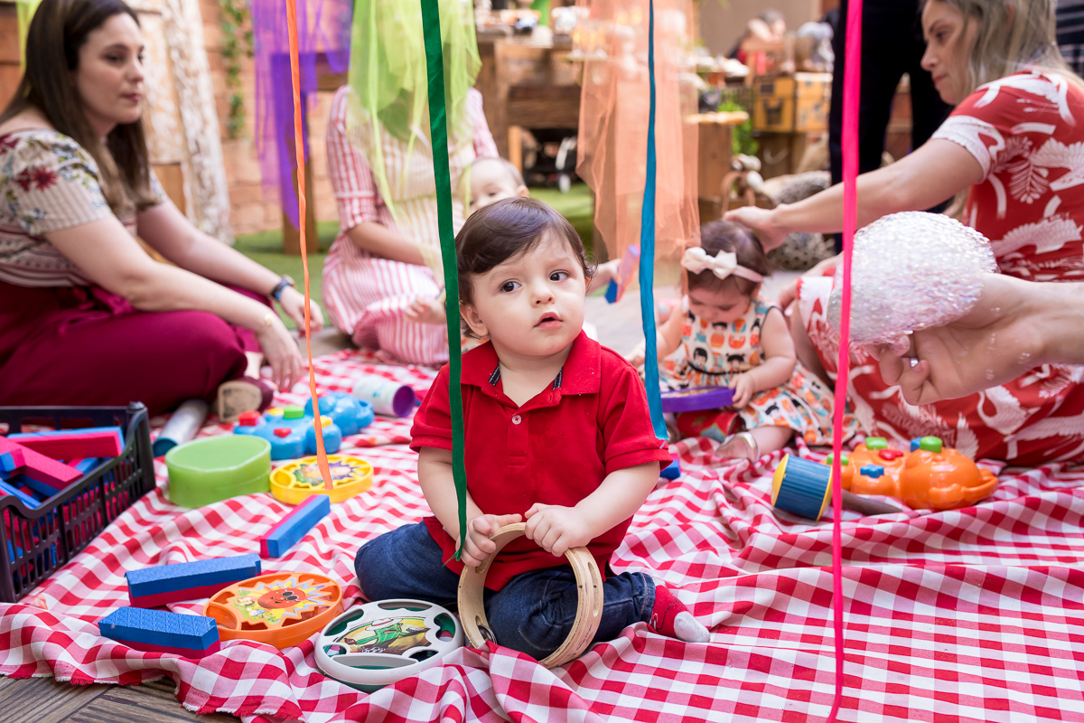 Brincadeiras lúdicas em espaço Pitanga pitangueira festa em aniversário de 1 ano