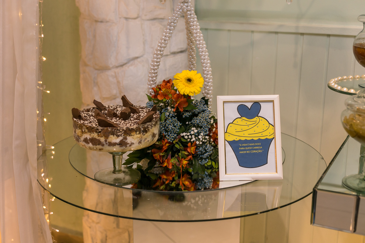 Mesa de sobremesas em aniversário de 97 anos na Casa de Festa Paris-Na rua Murundu 196