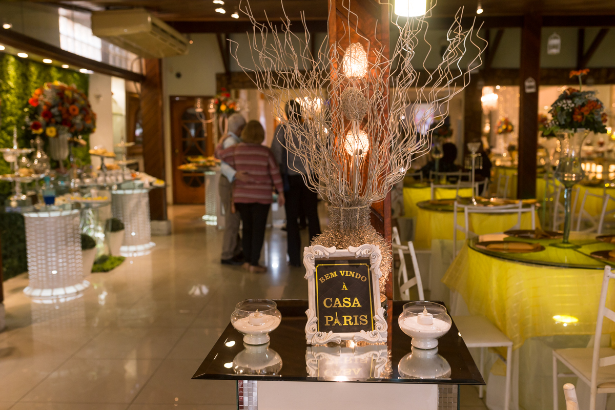 Entrada salão casa paris em festa de 97 anos dona Glória