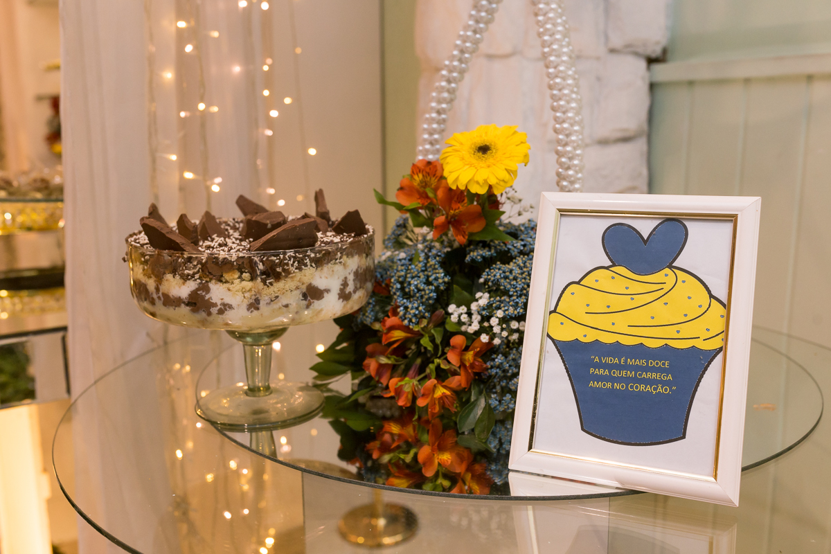 Mesa de sobremesa em Casa Paris na Festa de 97 anos Dna. Glória