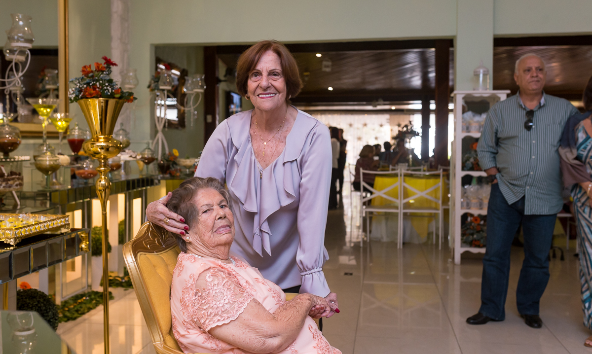 Fotografia afetiva em festa 97 anos realizada na Casa Paris na Rua Murundo 196