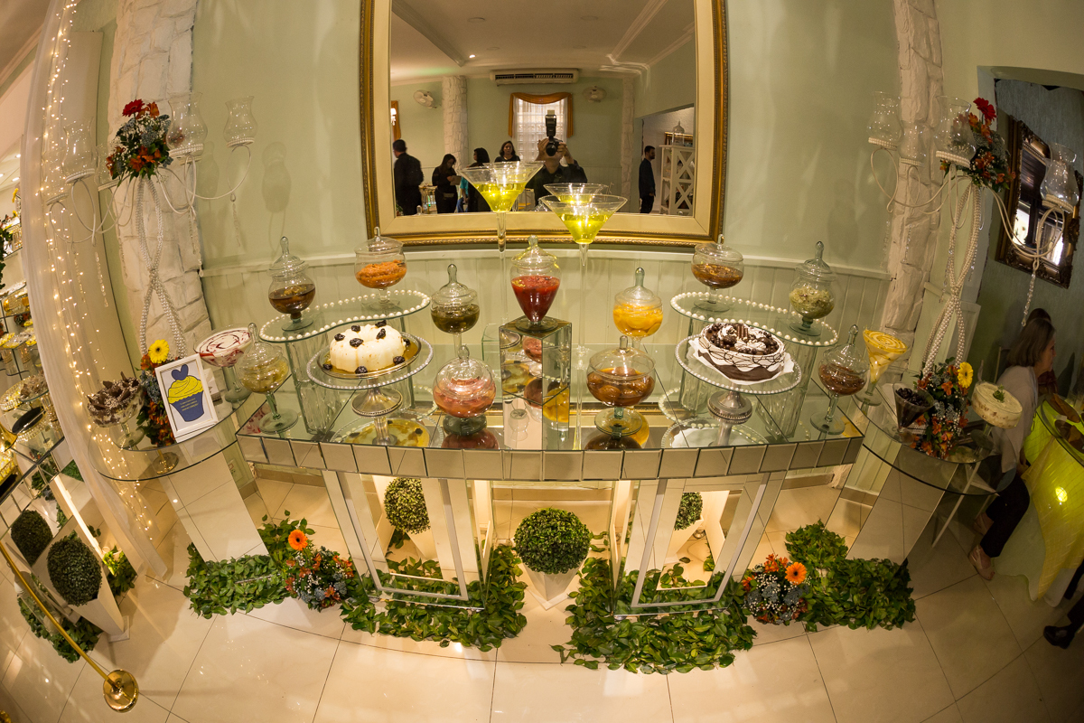 Mesas de sobremesa na Casa Paris em Padre Miguel no Aniversário de 97 anos