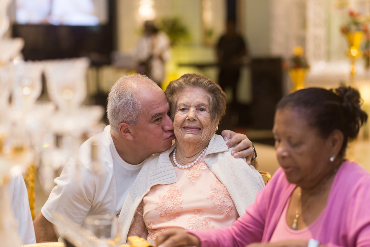 Amizade em festa aniversário dn.a Glória em Casa Pari em Padre Miguel RJ