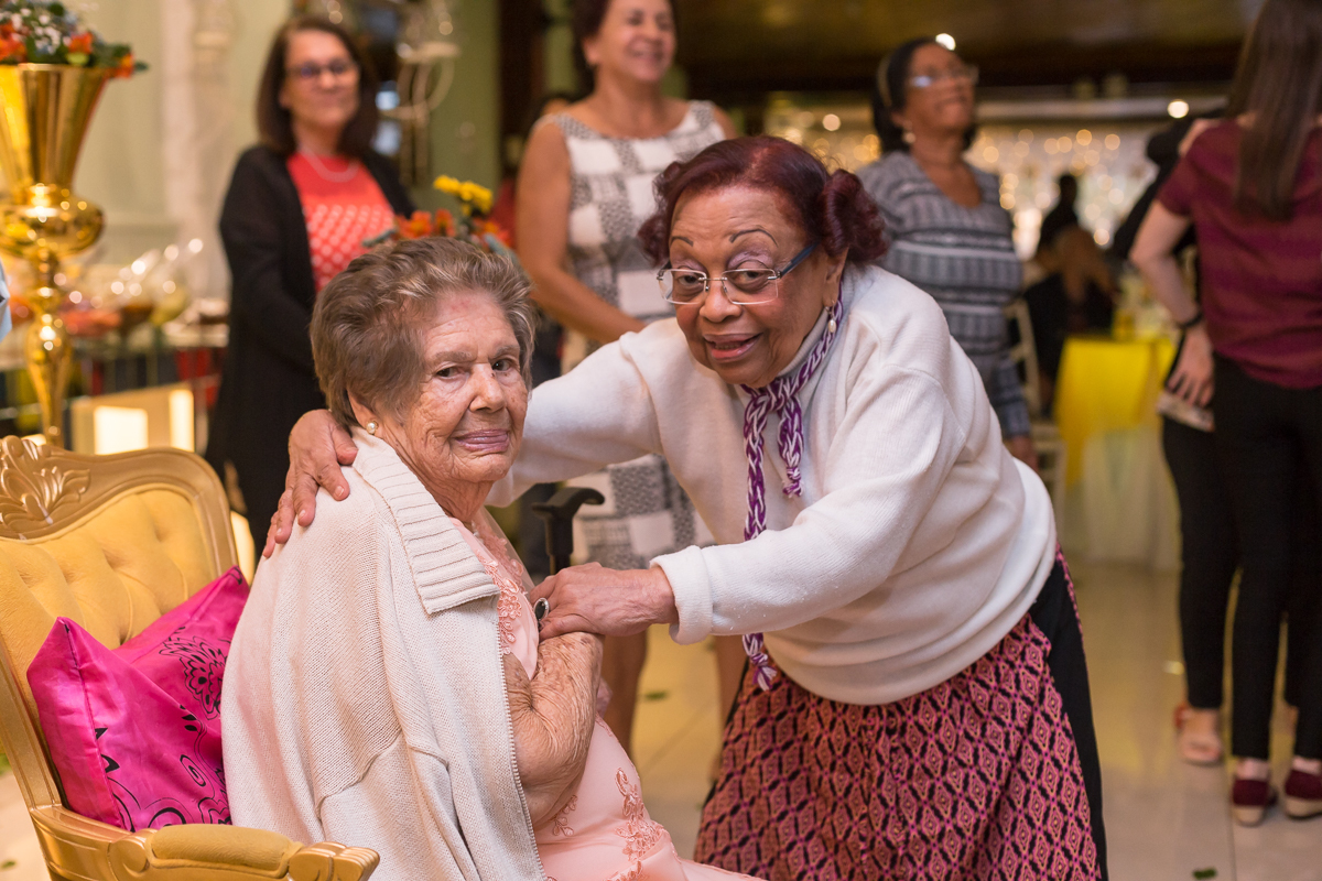 Encontro de amiga  em aniversário de 97 anos realizado na Casa Paris-Padre Miguel-RJ
