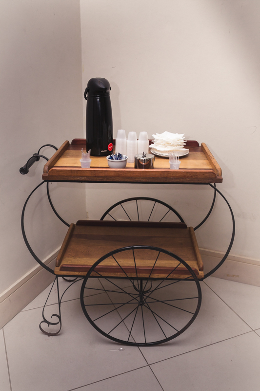 Carrinho de Chá em madeira no Espaço Festa João E Maria