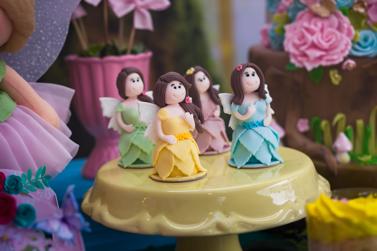 Doces Decorados fadas  no jardim  em espaço festa João e Maria-Bangu