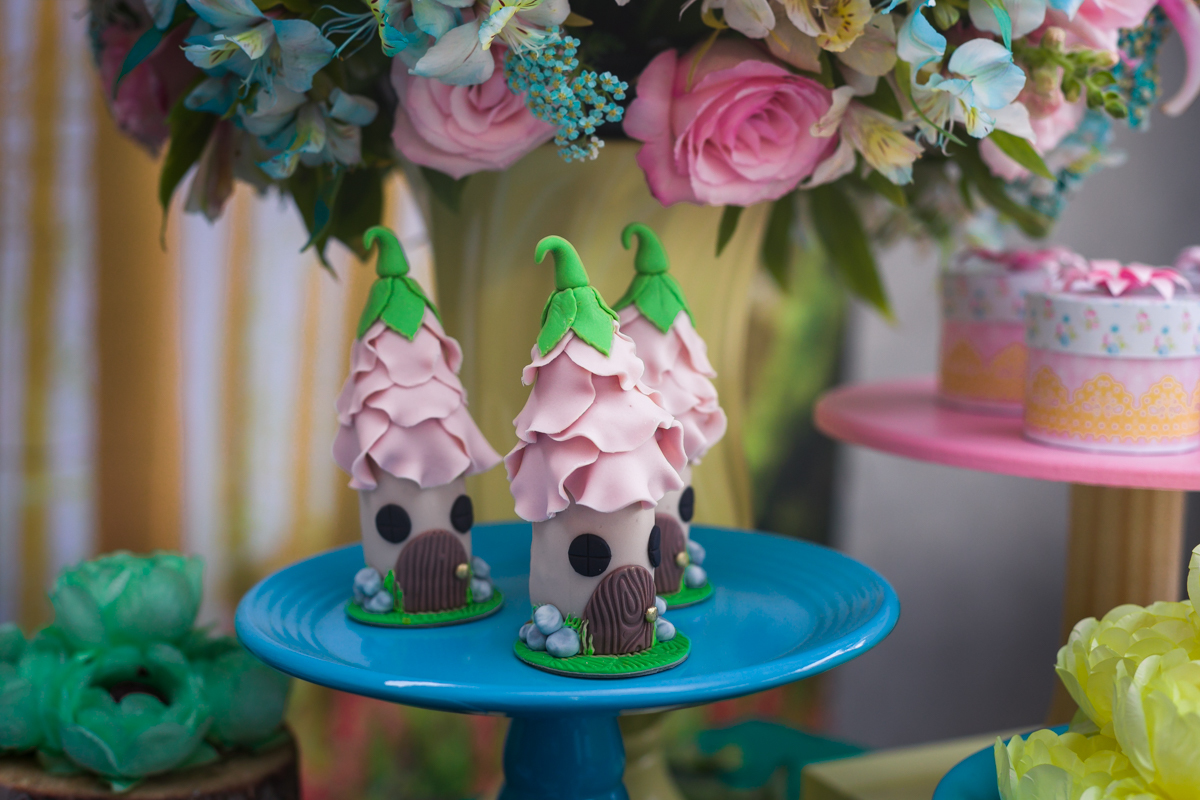 Doces  decorados de luxo em festa jardim das fadas em espaço festa João e Maria-Bangu