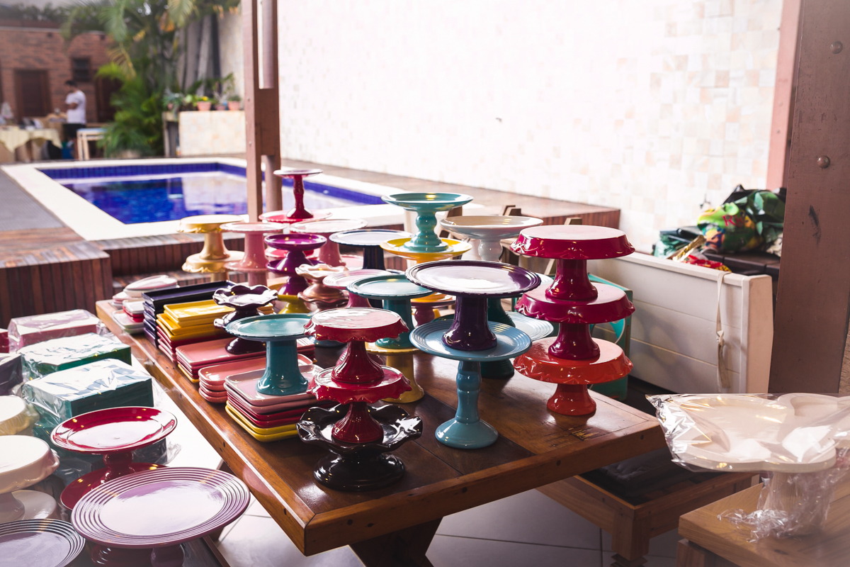Mesa de Venda do Kátia Louças em Espaço Festa João e Maria/Bangu