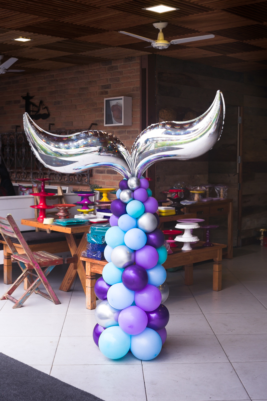 Cauda feita com bolas por Katia Soares em espaço festa João e Maria-bangu